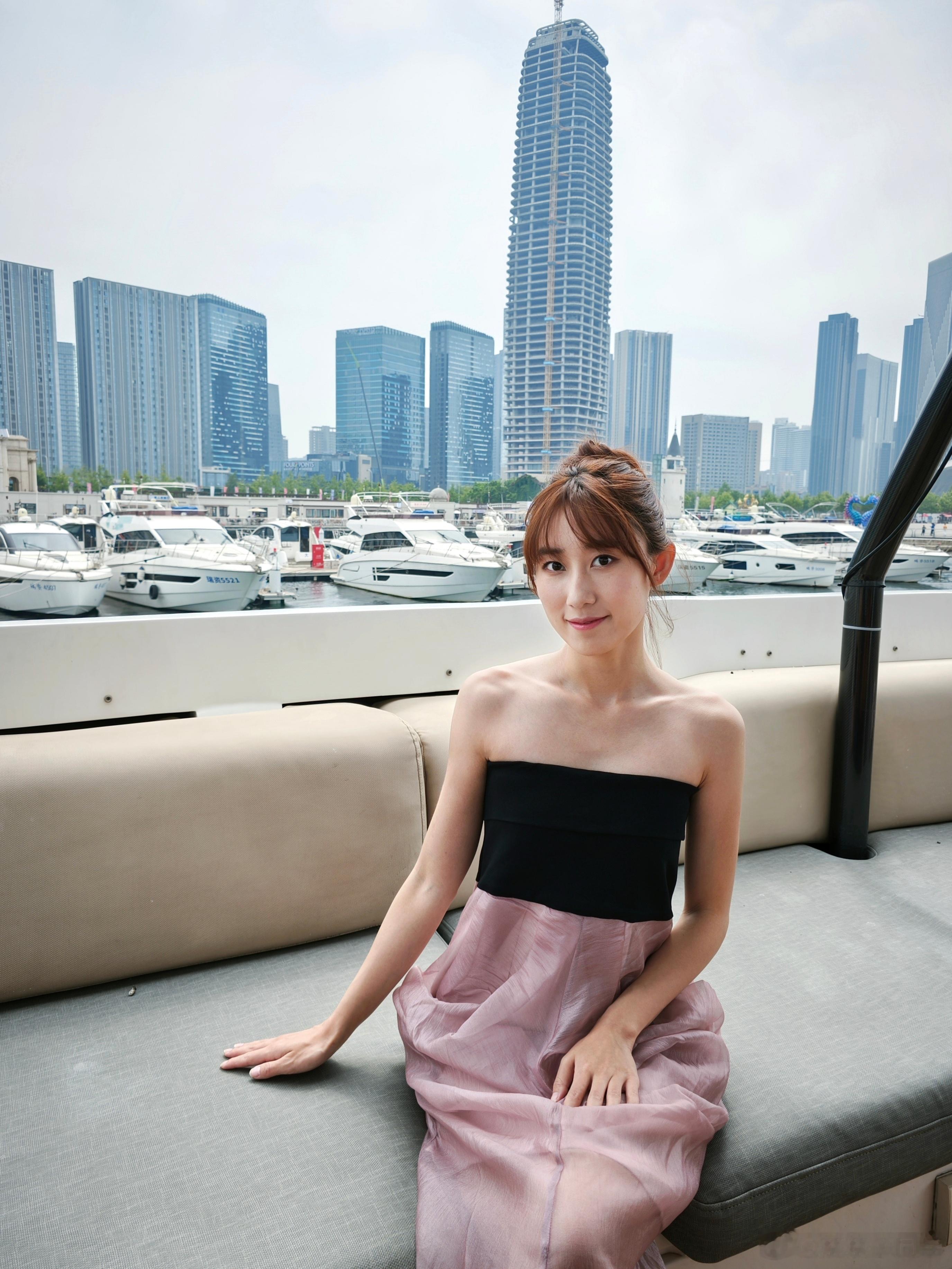 端午认真的放了个假，去参加了一场好朋友的游艇婚礼，这也是我目前参加的最有创意的一
