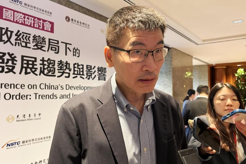 陆委会拒张凌赫来台、梁文杰自打脸　陈以信：对台湾民主没信心？

梅花新闻网 简立