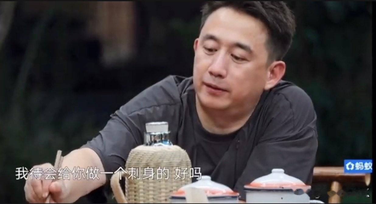 黄磊是向往的生活投资人
菜好不好吃，他压根就不当回事，网友越是抓着不放，他心里反