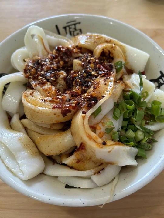 四川面食封神｜靠调味盘活整片面食江湖🍜川人吃面重在一勺灵魂浇头，宜宾燃面干香油