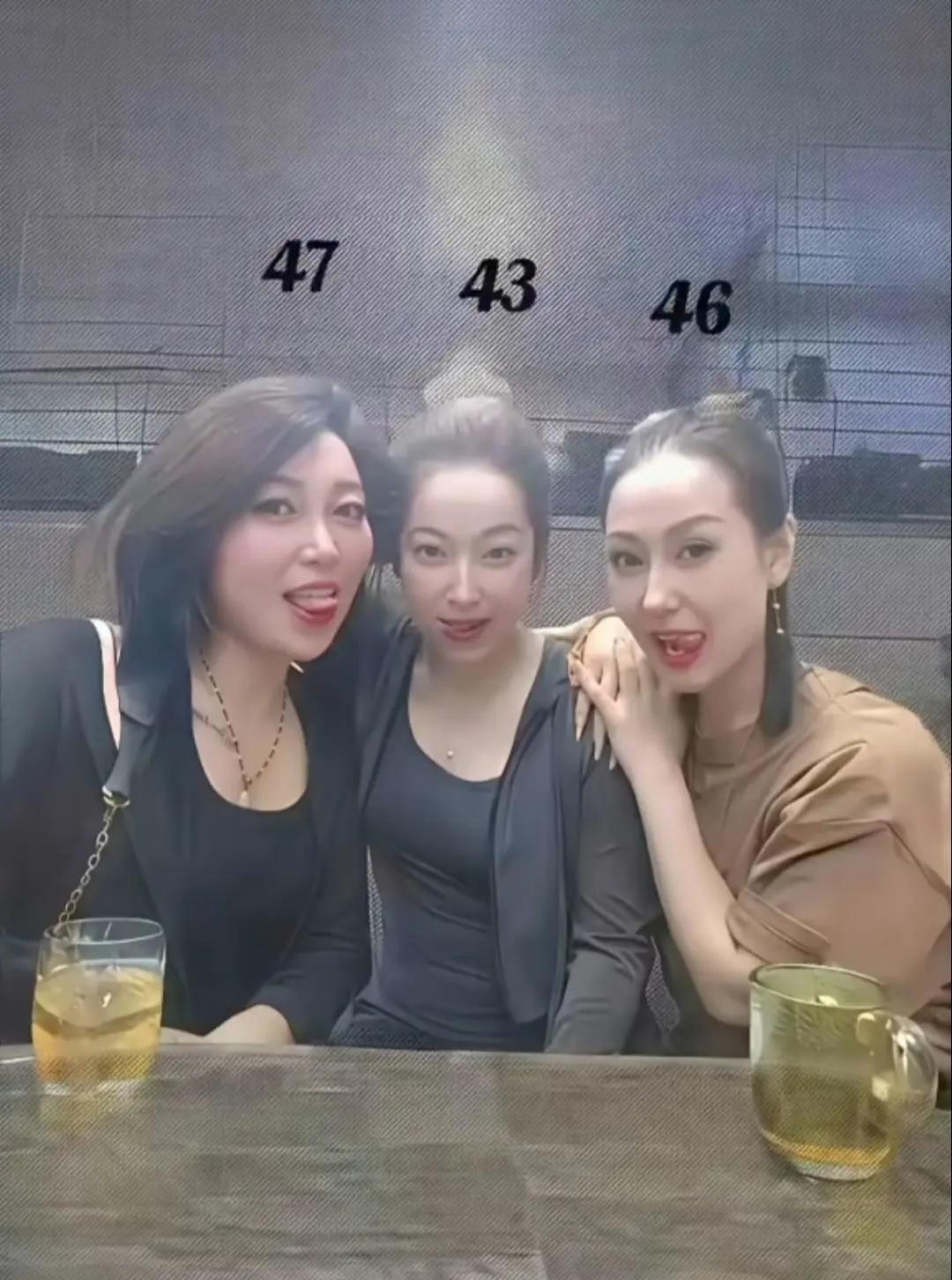 三位成熟的美女，是不是整容了，我不知道，如果，当老婆，我还是选择中间儿的这位，因