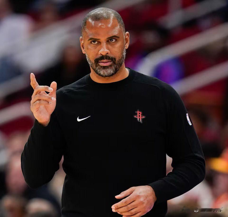 火箭球迷都把乌度卡当成宝，别的不说，他一走人家凯尔特人就拿冠军了。

现在申京没