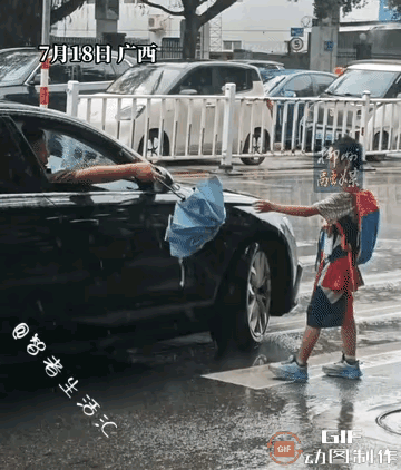 细节之处彰显好人品
大哥值得所有人向他学习