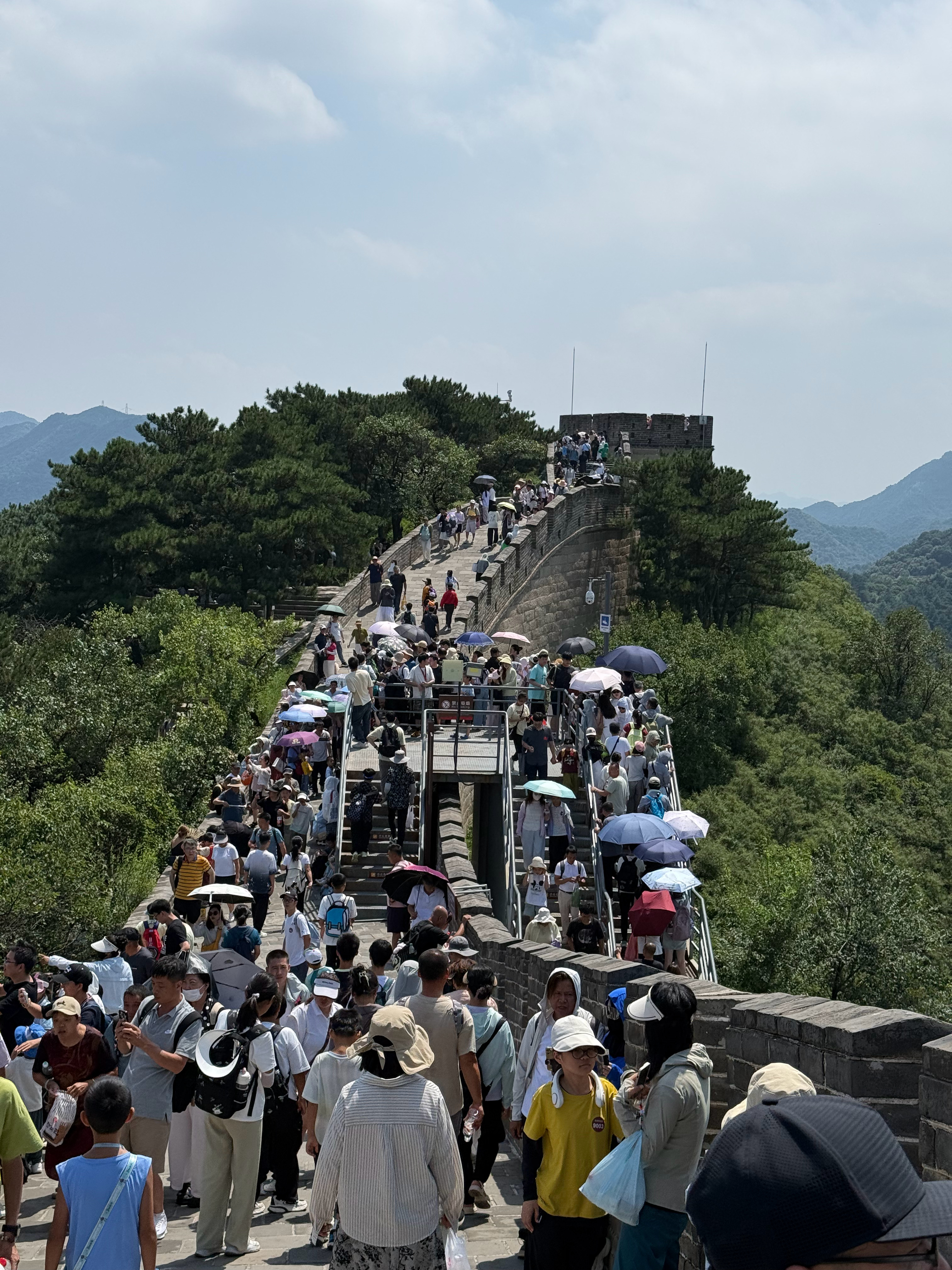八达岭长城，天热人多，体验极差，暑期非常不建议来当好汉[笑cry]  ​​​