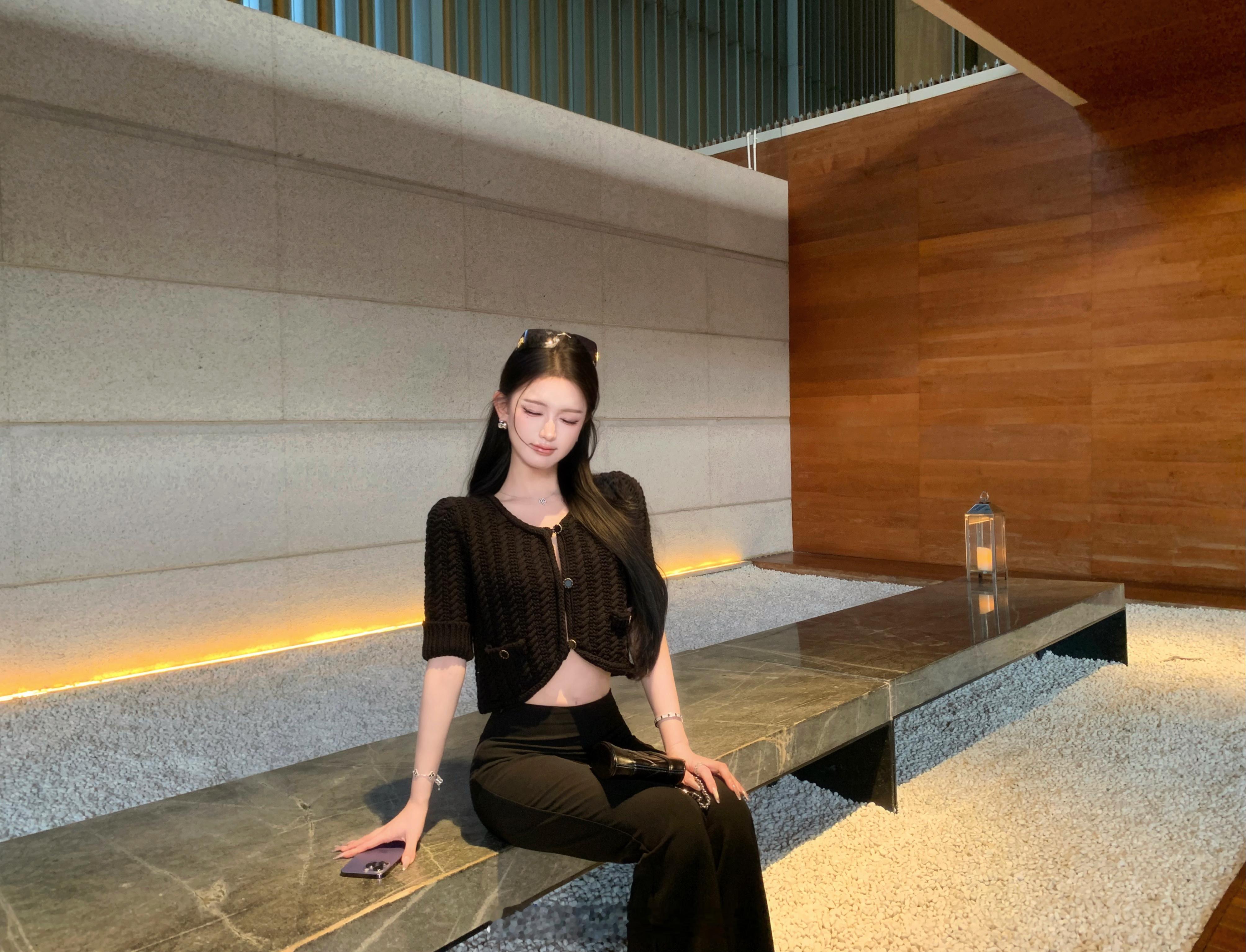 素素小香开衫~🥛同色系基础款一样也可以穿得很好看 