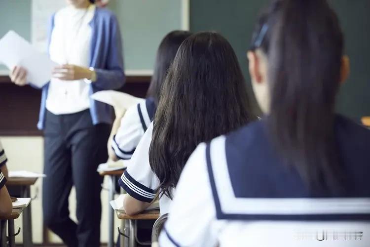 “子涵妈妈”们赢了，教育也完了！
 
小学老师卑微到什么地步？发张午饭照，家长质