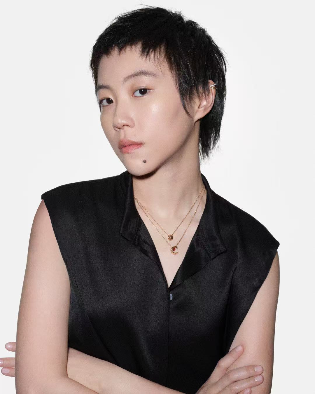 窦靖童香奈儿珠宝大片  简直就是不允许大家还没有看窦靖童香奈儿珠宝大片，太美太酷