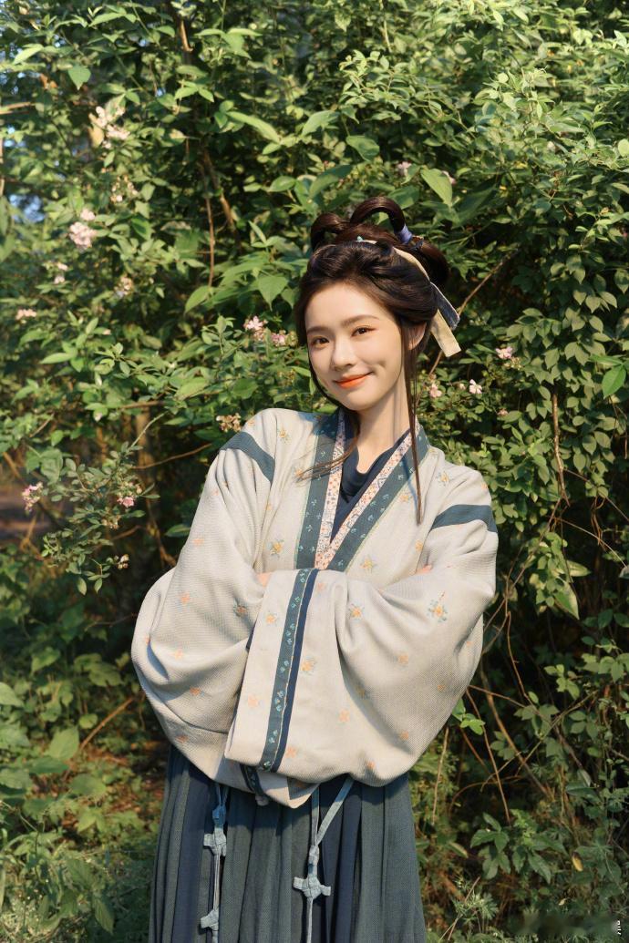林允温瑜人设好戳 温瑜的人设真的好戳我！既有江南女子的温婉，又有不容动摇的信念，