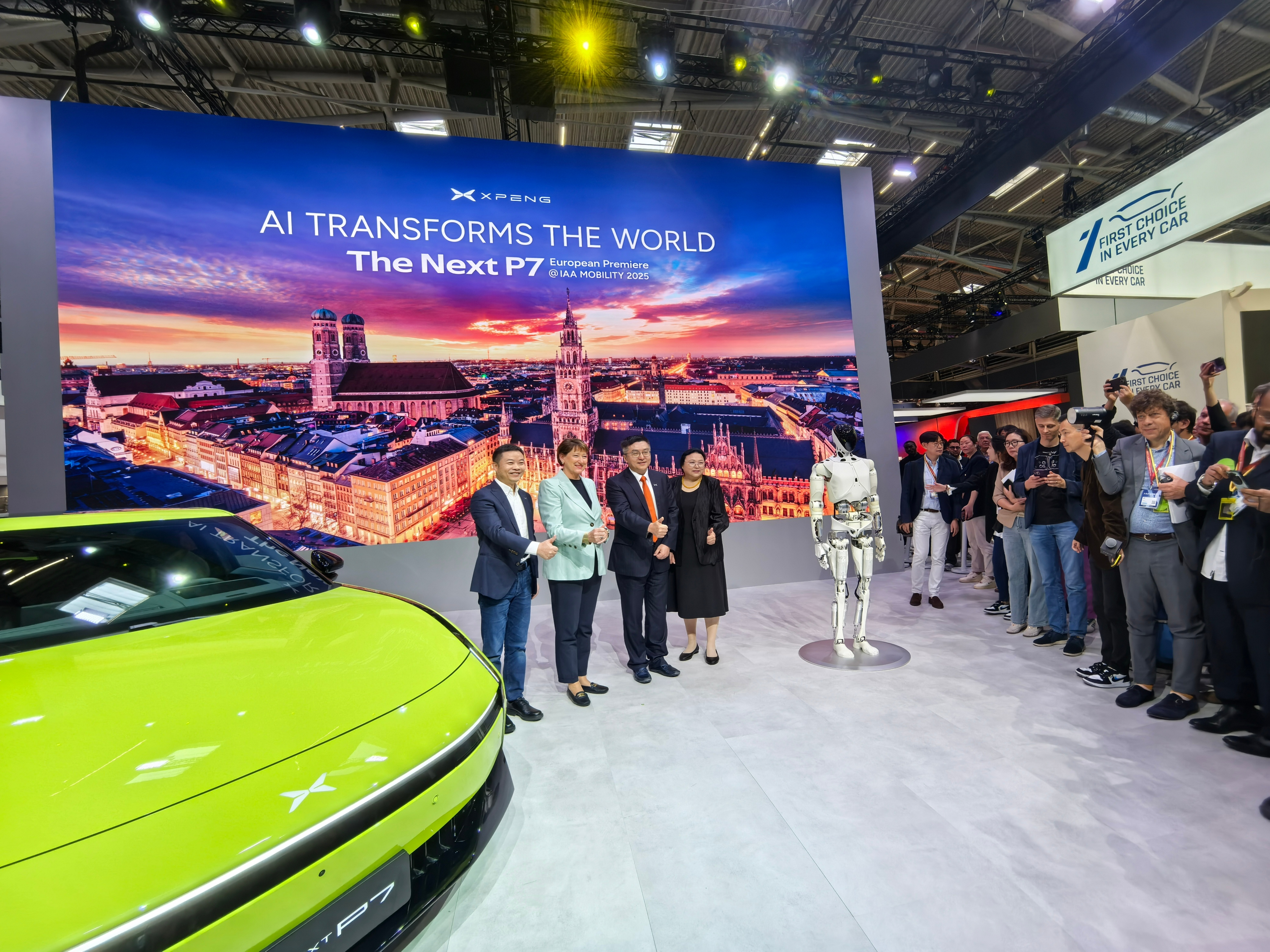 IAA2025 在2025慕尼黑车展上，小鹏P7进行了欧洲首秀，同时何小鹏也进行