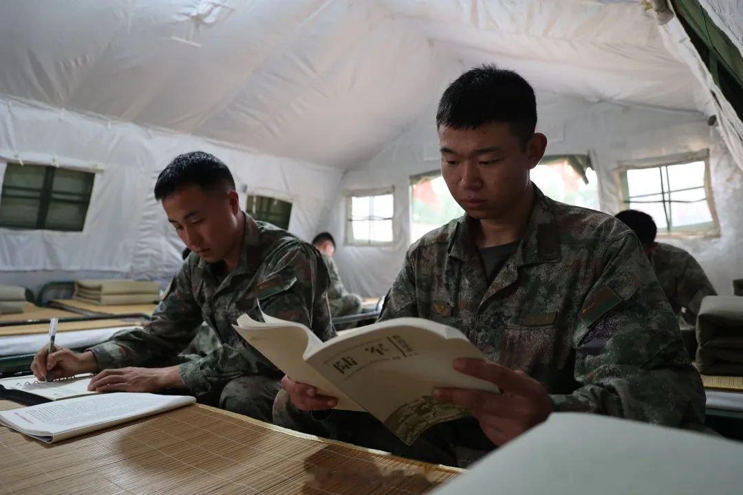 #铸剑中原[超话]##早安军营##原原说早晚安# 书山有路勤为径，学海无涯苦作舟