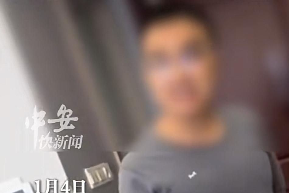这对小夫妻争吵的起因，就是因为丈夫从公司拿回了一瓶奶！
男子是在浙江一大厂工作，