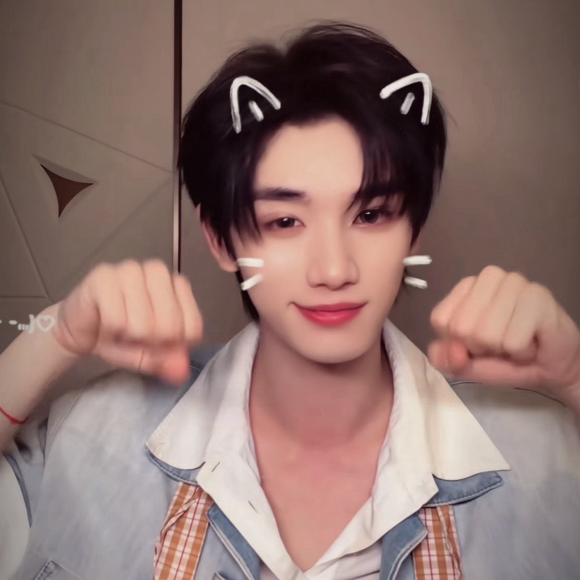 😼一咪一样 
