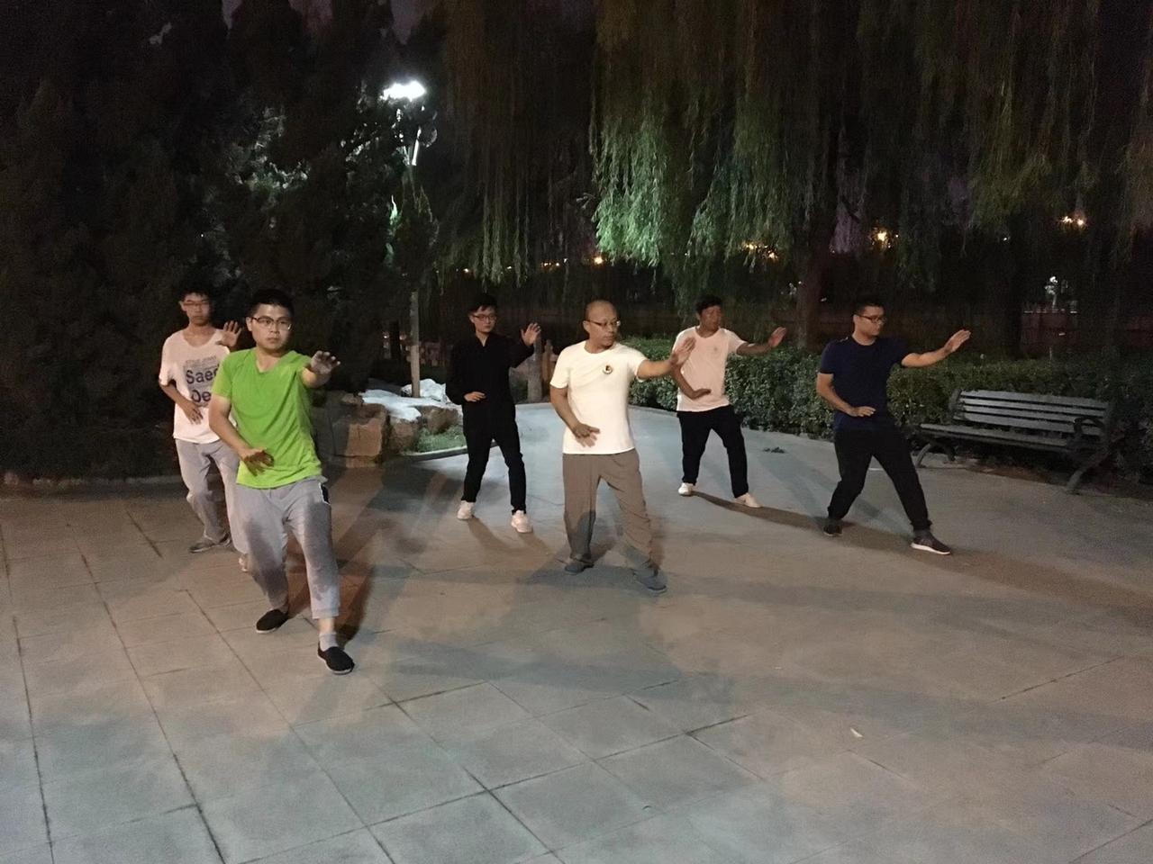 分享我这周有趣的事：练习形意拳最重要的是要坚持，只有持续不断才能有进步，翻找朋友