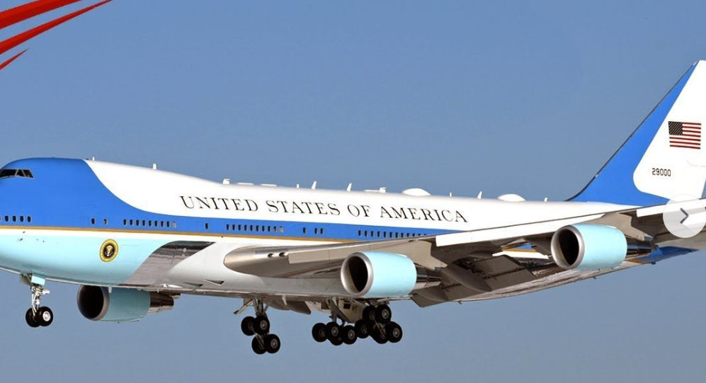 根据美国空军最新公布的时间，正在定制的两架新“空军一号”总统专机中，第一架至少要
