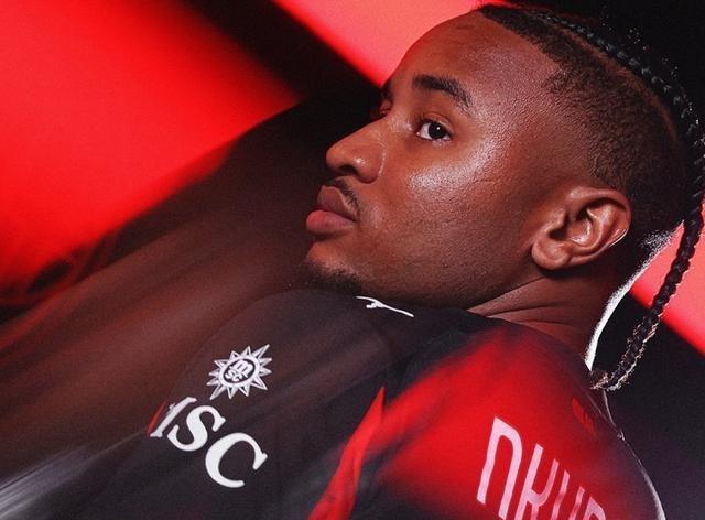 1500万欧元，买了个观众。
队内第一高薪的恩昆库，被教练组直接钉在了板凳上。