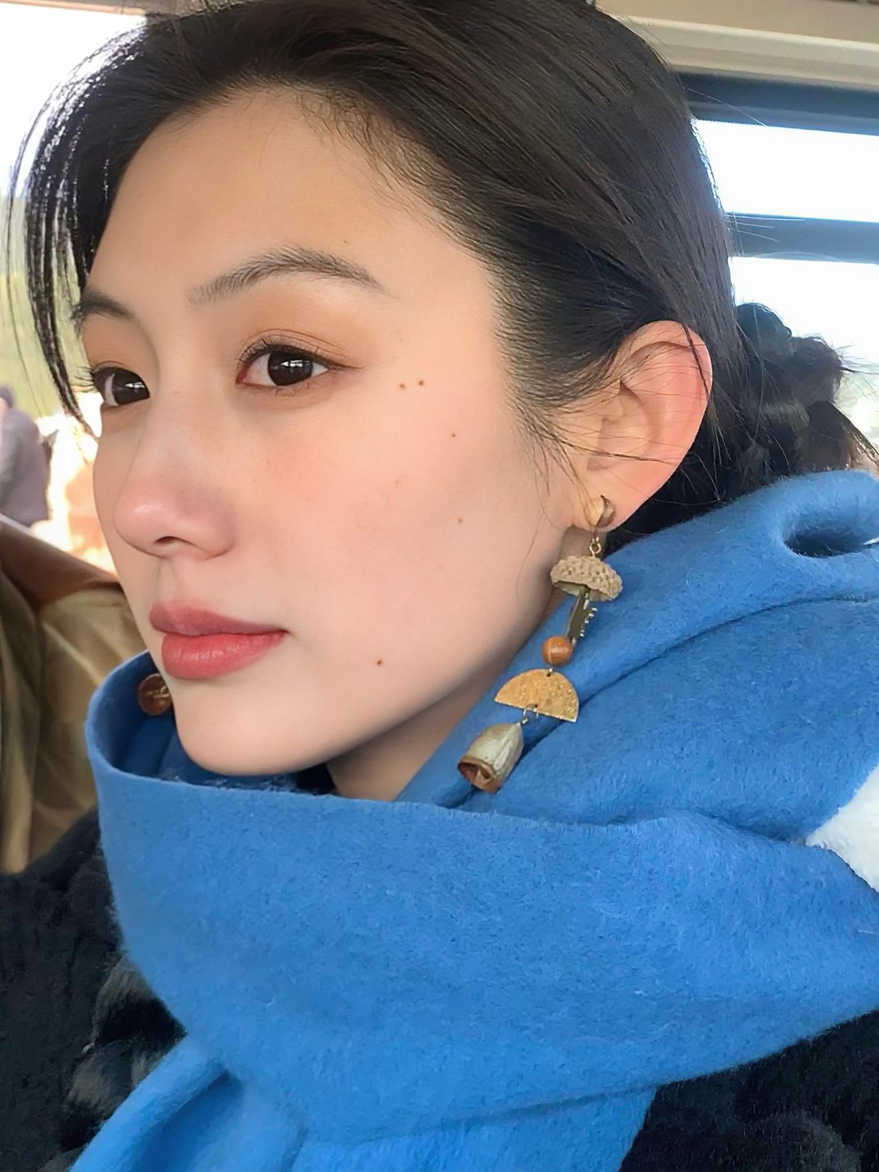 素颜冻红了鼻尖，却藏不住这张无比干净的脸！