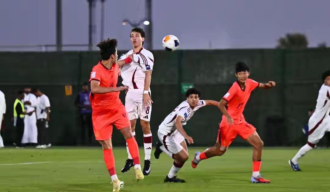 伟大2-0！恭喜中国男足，掀翻卡塔尔后出线，时隔21年重返世界杯北京时间5月13