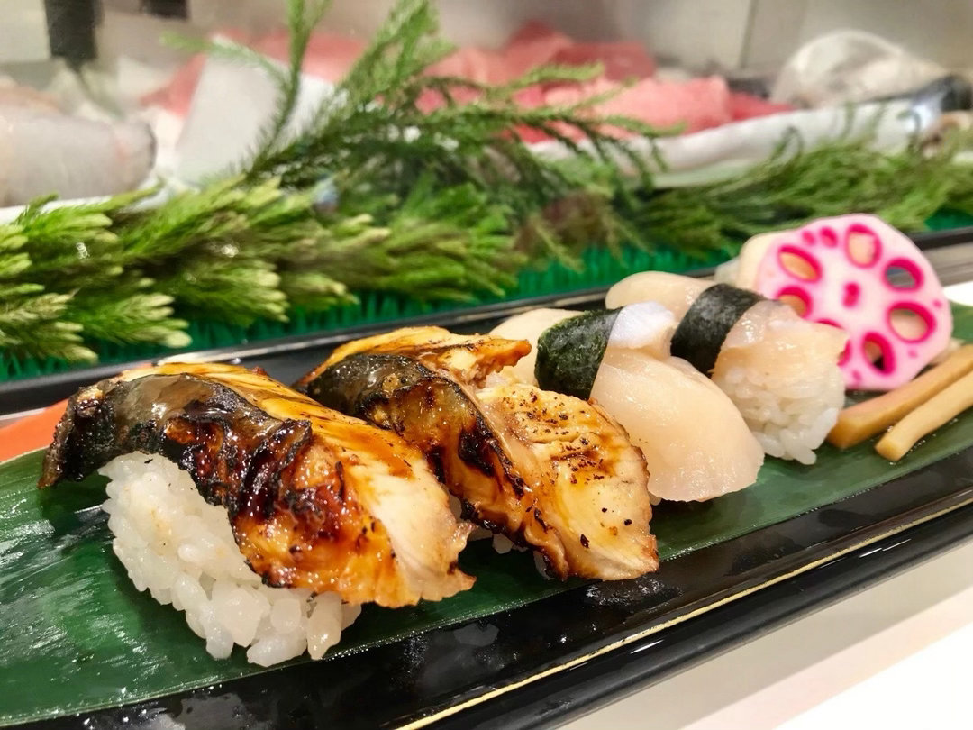 【搬运】2018年10月15日外食 下班后来去吃寿司 吃饱喝足 回家继续追剧咯i