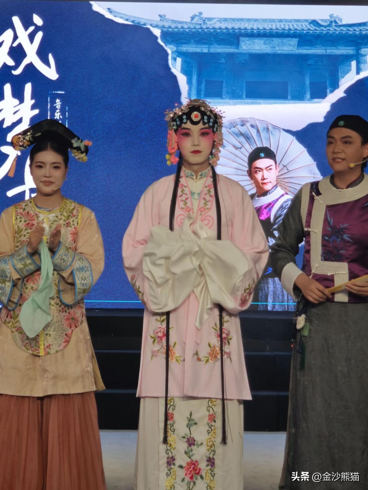 戏梦长生，原来戏比天大，说的就是这位魏长生先生，13岁远赴西安学艺，深耕秦腔花旦