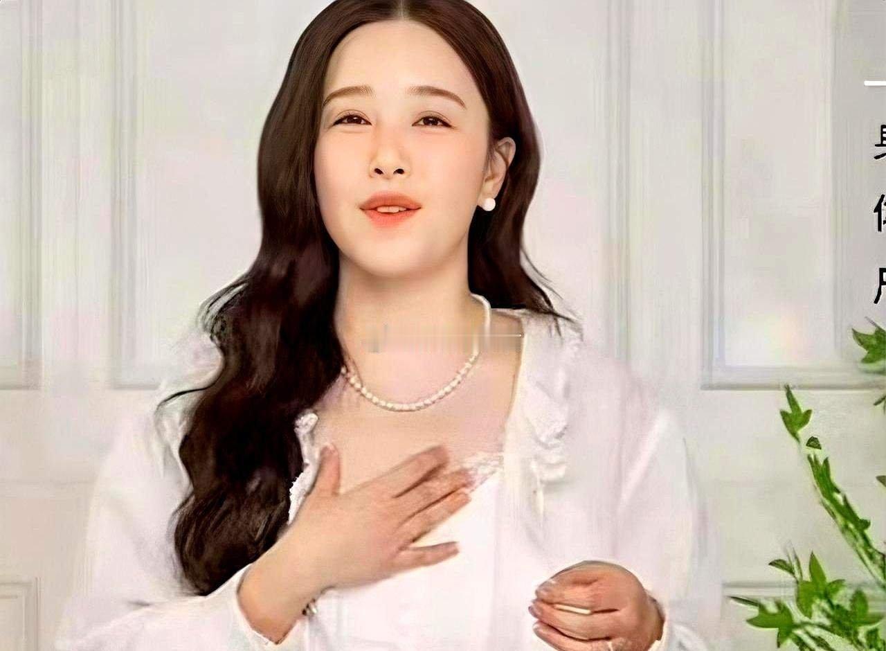 阚清子被求婚那天，眼泪没停过。 
男友包下一整座岛，补办生日是幌子。鲜花铺路，童