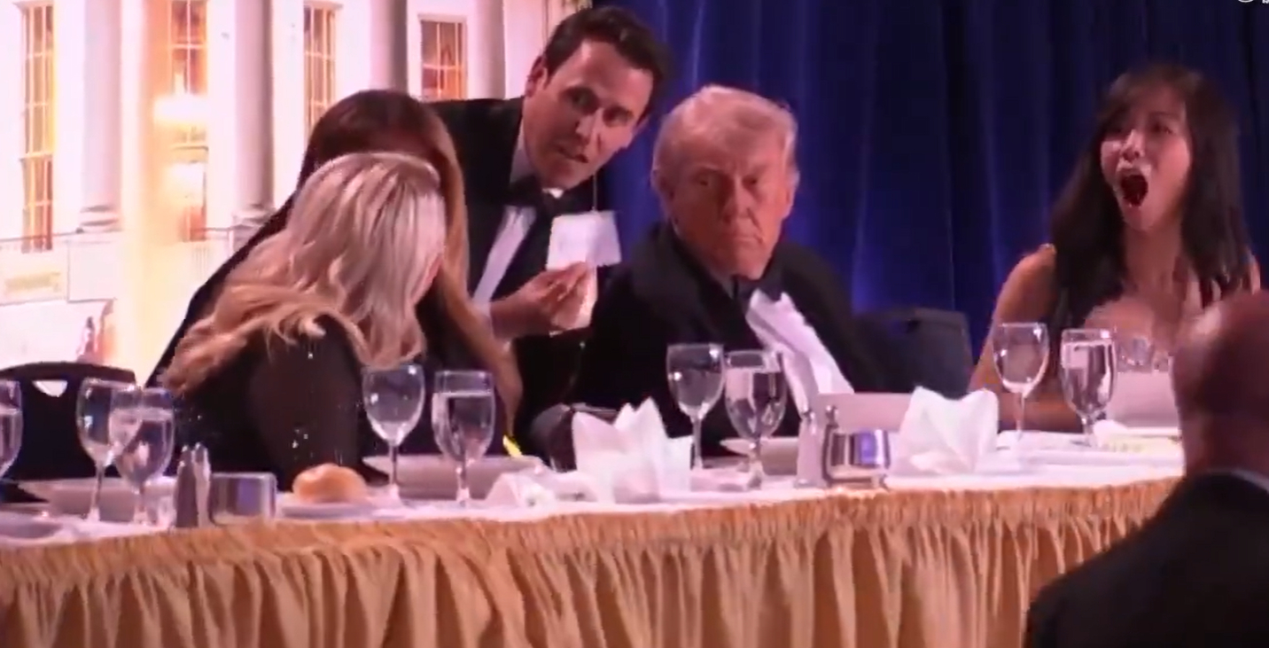 特朗普因安全原因离开白宫晚宴 看报道，说是“现场至少4声枪声”川普啊，这可是白宫