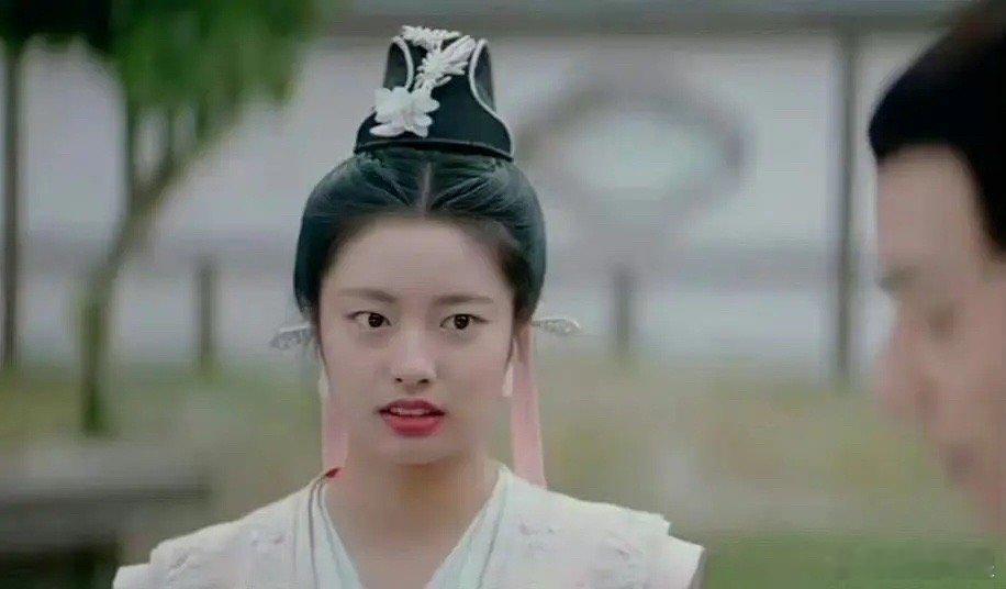 她是不是内娱最不适合古装的小花了？ ​​​