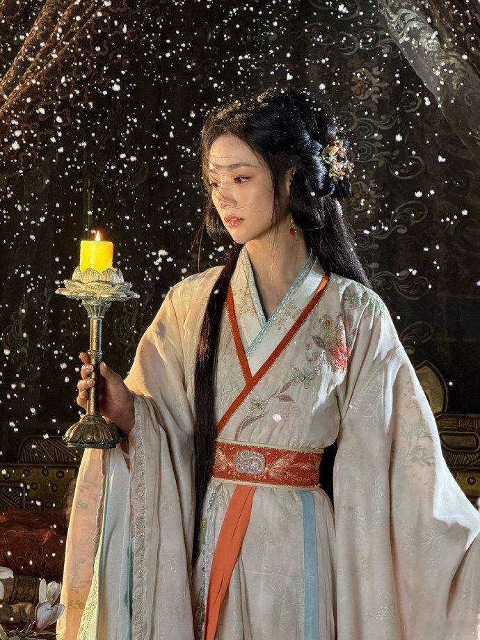 夏弃疾拍的朱丽岚美成这样 夏弃疾镜头下的朱丽岚像寒梅绽于风里！美丽中带着倔强力量