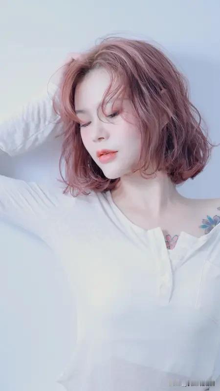 有时候剪刘海就像开盲盒，我之前手欠自己剪八字刘海，直接给剪毁了，那叫一个惨不忍睹