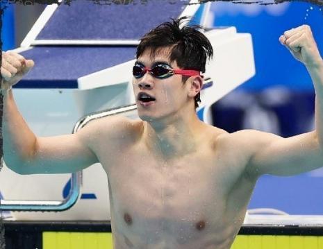 不逊孙杨，19岁小将潘展乐可能成为中国男子泳坛未来领军人物！2月12日凌晨，20