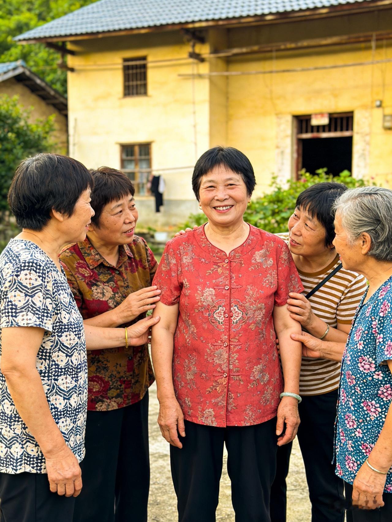 其实我的老家好，地大物博大平原，门前长江，屋后后湖，风景好、空气也好，就是风大一