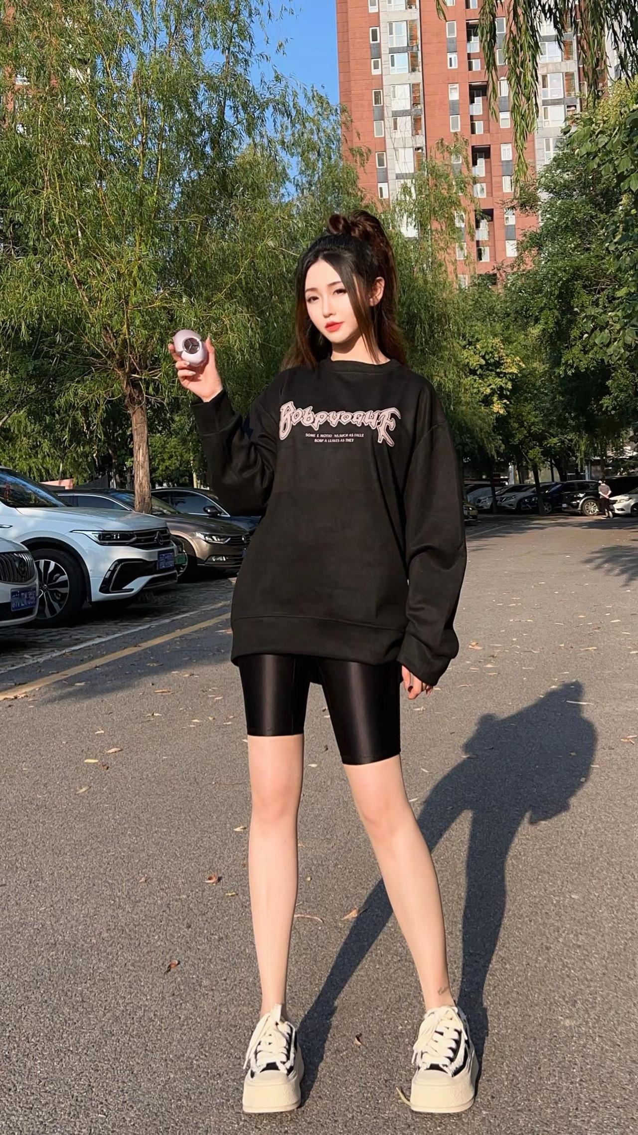 今天一身黑🖤。秋季穿搭 骑行裤穿搭 光泽裤
