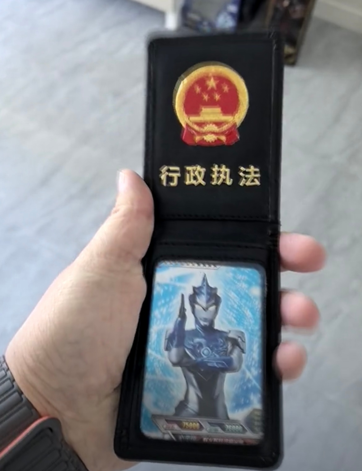 如果没有经济压力的话，养小孩真的是一件很有趣的事 