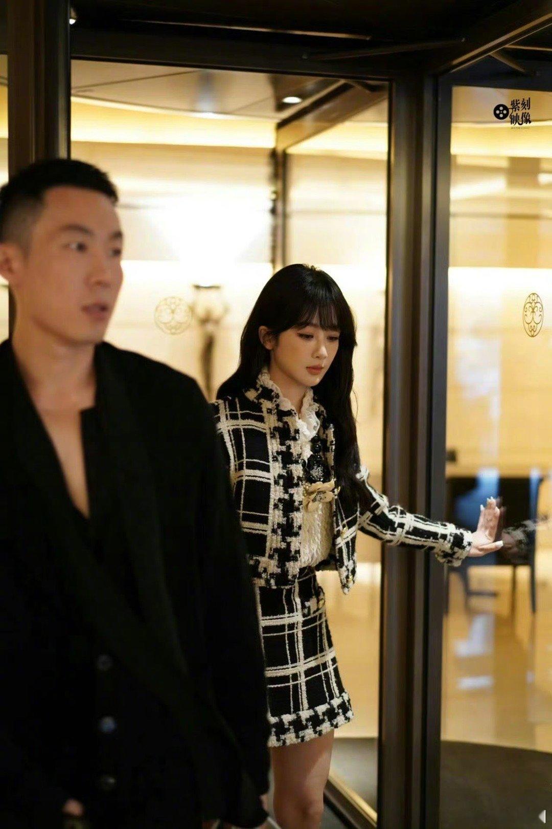 #杨紫看秀look#，这次的造型可不可～ ​​​