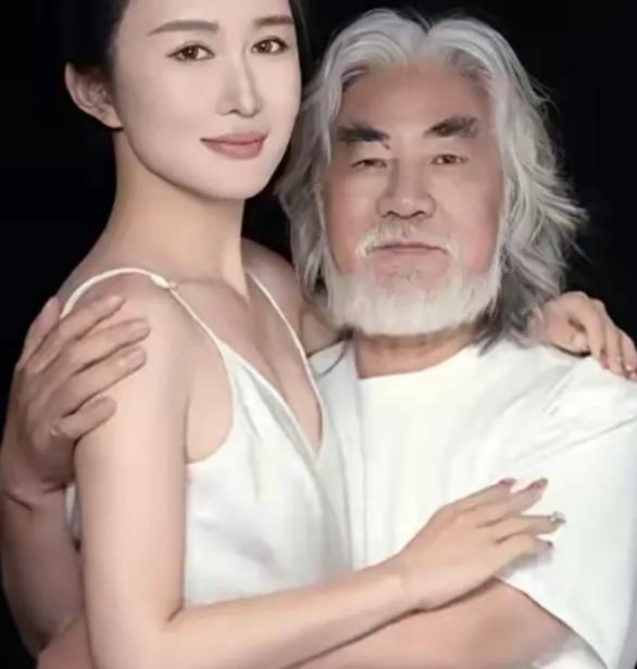 有钱人也有烦恼！73 岁的大导演张纪中，本应安享晚年，却没这福分。42 岁的娇妻
