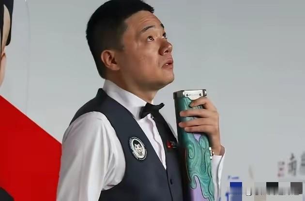 丁主任真的成熟了！
斯诺克上海大师赛输给赵心童后，
丁俊晖赛后采访坦言：
自己已