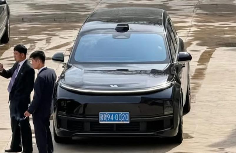 在平壤街头看见这辆理想，不亚于在路上看见UFO。充电桩有吗？售后有吗？网络服务阉