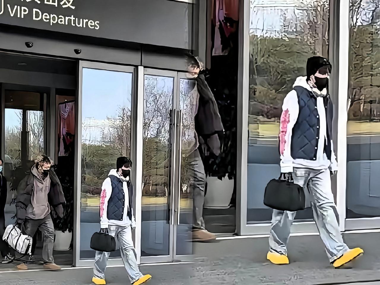 大头带着王cc闪现南京啦！

今天穿得虽然简单但也太会搭了吧，
随手一穿就帅出氛