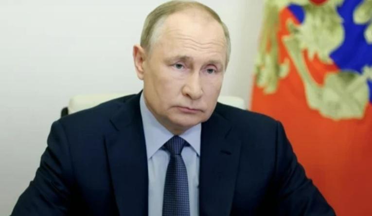 普京表示，俄罗斯准备动用在美国被冻结的资金，向“和平理事会”注资10亿美元。
 