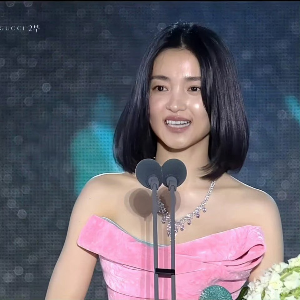 第61届百想艺术大赏电视部门最佳女主角金泰梨《正年》恭喜二度封视后！！ ​​​