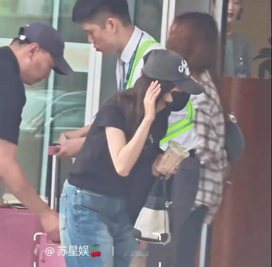 白鹿小耳朵永远在倾听粉丝的话 小脑袋永远在回应 不管多远 