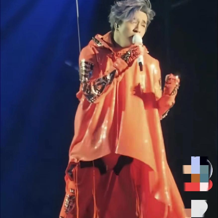 薛之谦越来越离谱了
这是又一名场面吧
话说看他的演唱会，为什么感觉有看小品的即视