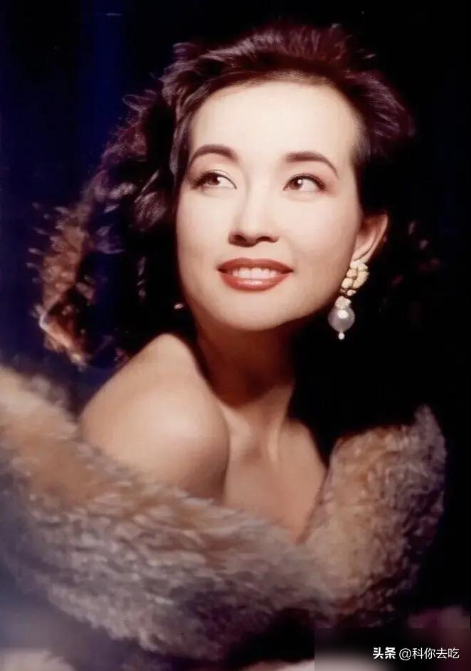 刘晓庆，75岁，被亲外甥“预告”死亡，传播量超24万。
她直接甩出聊天截图，点