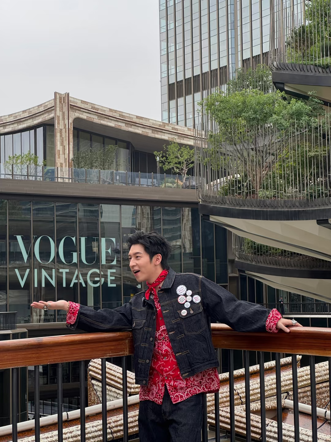 要去Vogue Vintage上班了！