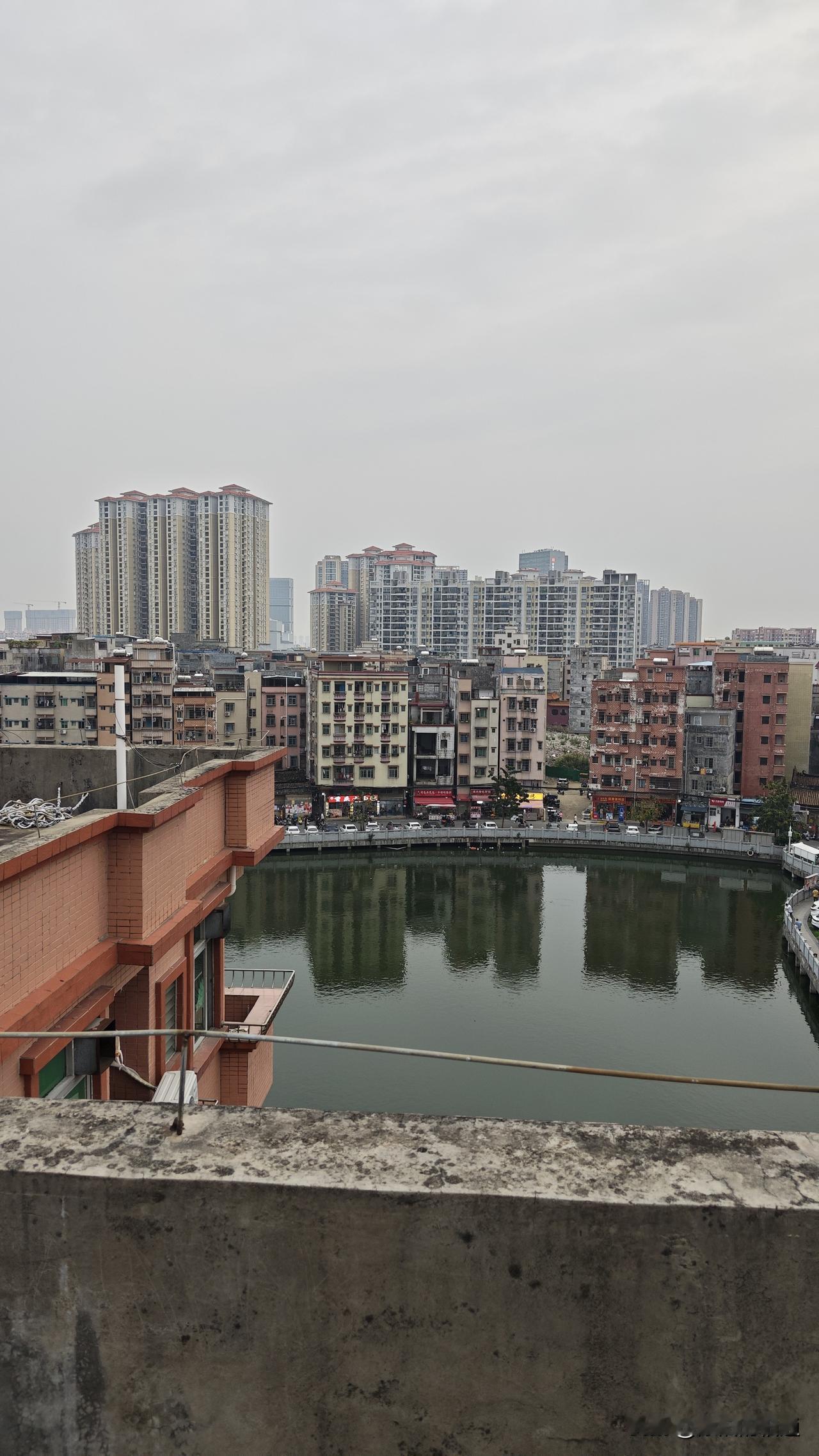 下午一觉醒来天都快黑了，近来一直睡眠都不是很好。白天打瞌睡，晚上又异常兴奋，经常