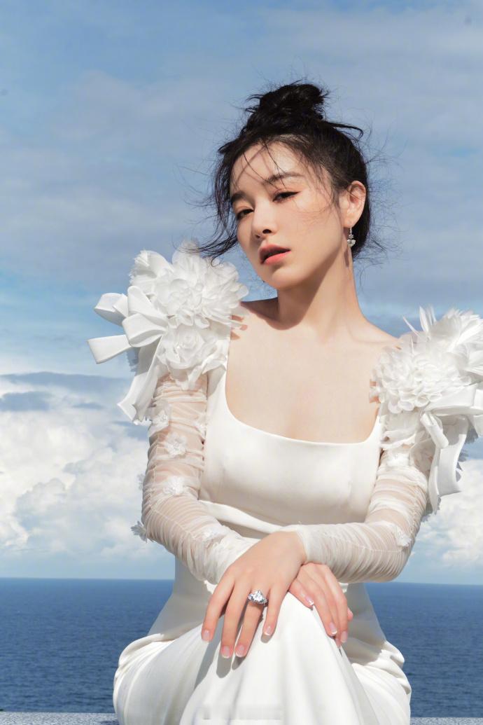 阚清子说乘风的38岁很丰盈阚清子38岁乘风写真 不慌不忙，自带高光！阚清子说乘风