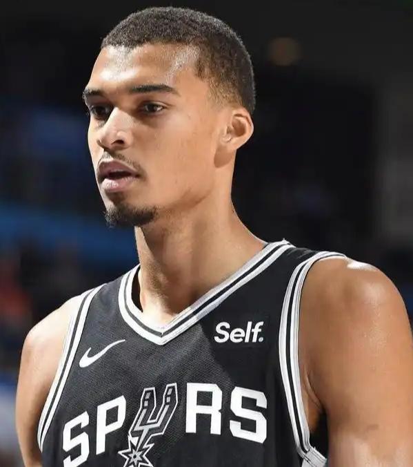 全明星后盖帽次数：
1、文班亚马——26次
2、篮网——24次
3、雄鹿，步行者