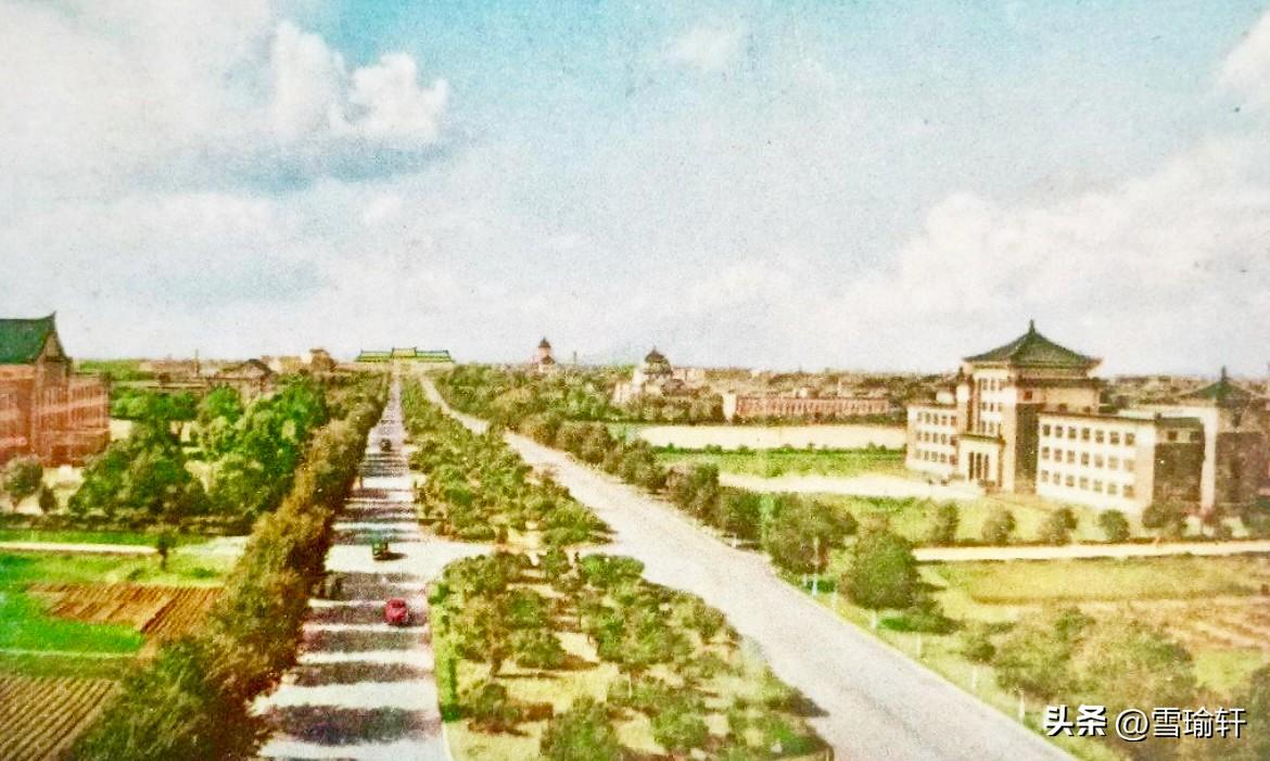 宫基旧事筑春城
地质宫坐落于文化广场北端，这片地块1938年动工修建伪满新帝宫，