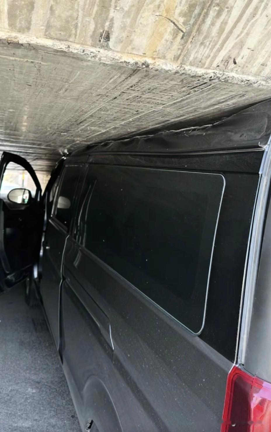 侯坊有个缺德桥、绝户洞
我反正是每次都不希望有车乱进前，万一剐蹭一下，那车就不漂