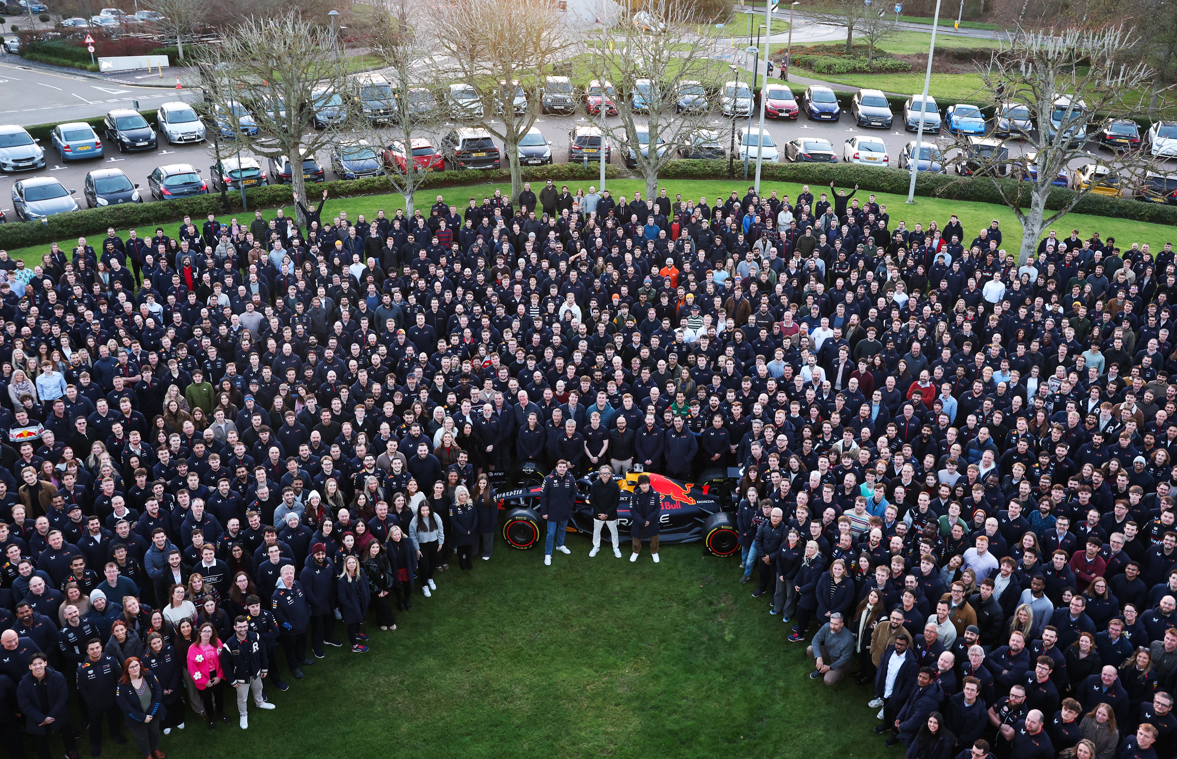 红牛车队在米尔顿凯恩斯总部大集结，为这个赛季画上句号。F1