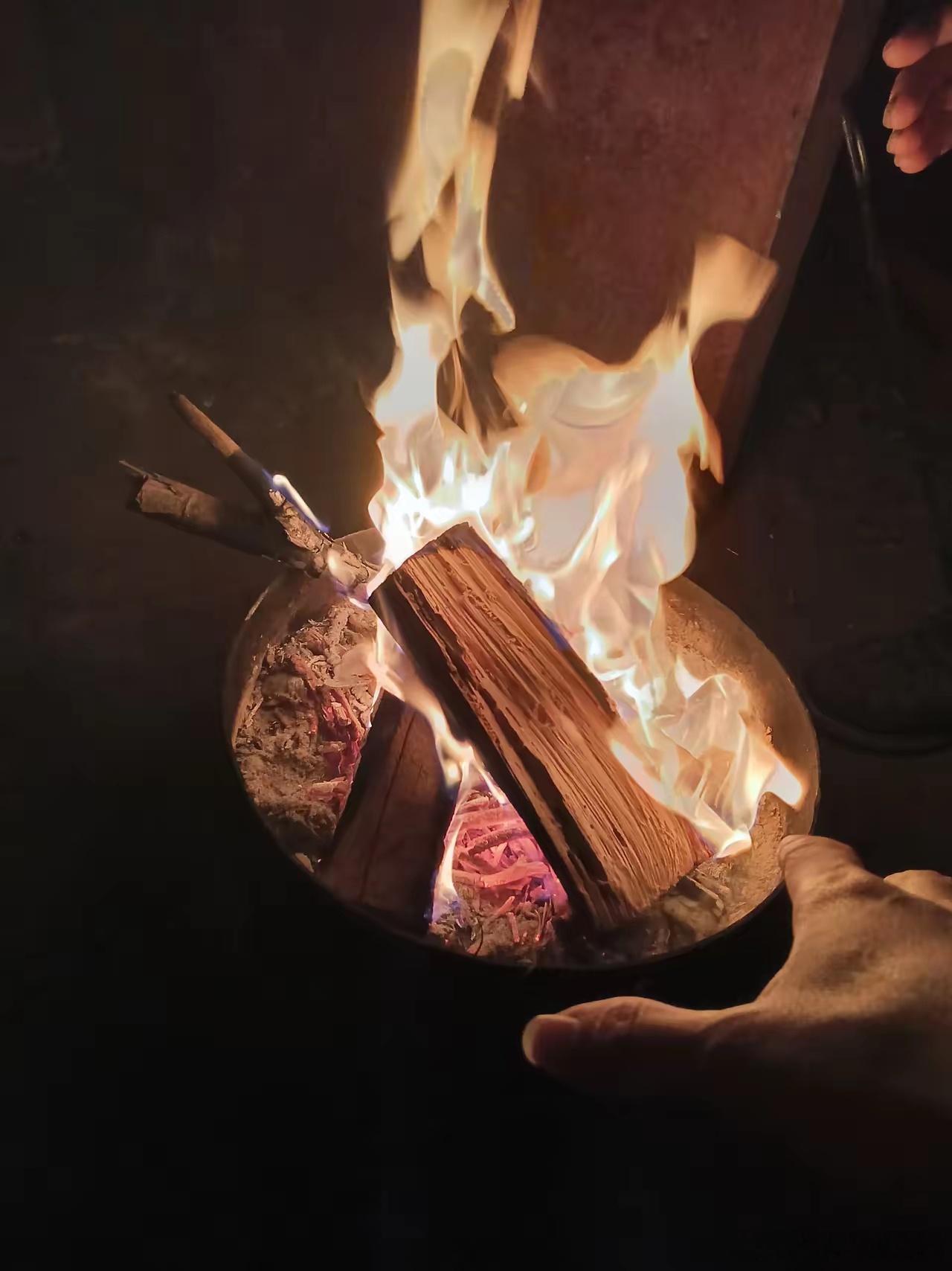 冬天的一把火，把大A彻底的火化了！今天深证指数会不会浴火重生呢？昨晚上纳斯达克大